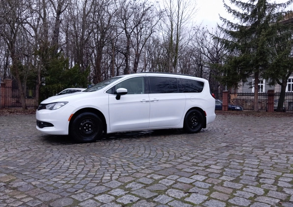 Chrysler Pacifica cena 100000 przebieg: 6690, rok produkcji 2021 z Świdnica małe 79